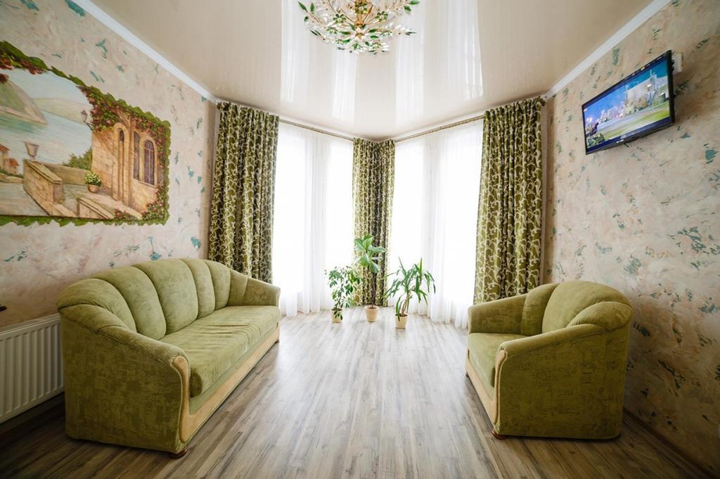 Готель Corner House Луцьк Екстер'єр фото